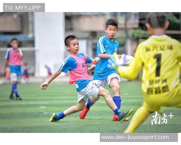 李志浩足球之路:从青涩少年到职业球员的成长历程与梦想追逐 李志浩足球之路:从青涩少年到职业球员的成长历程与梦想追逐