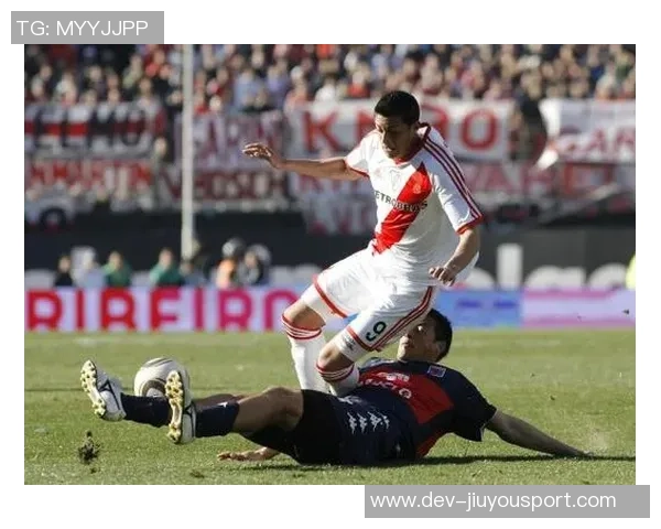 老虎队足球的崛起与挑战解析他们如何在赛场上展现实力与团结精神