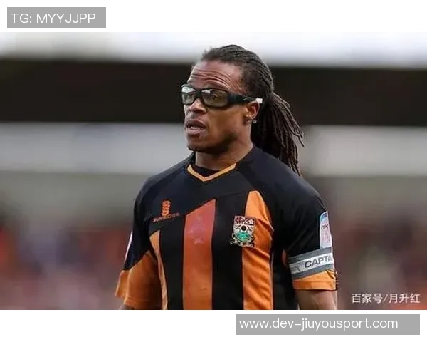 荷兰足球戴维斯的传奇之路与未来发展展望 荷兰足球戴维斯的传奇之路与未来发展展望